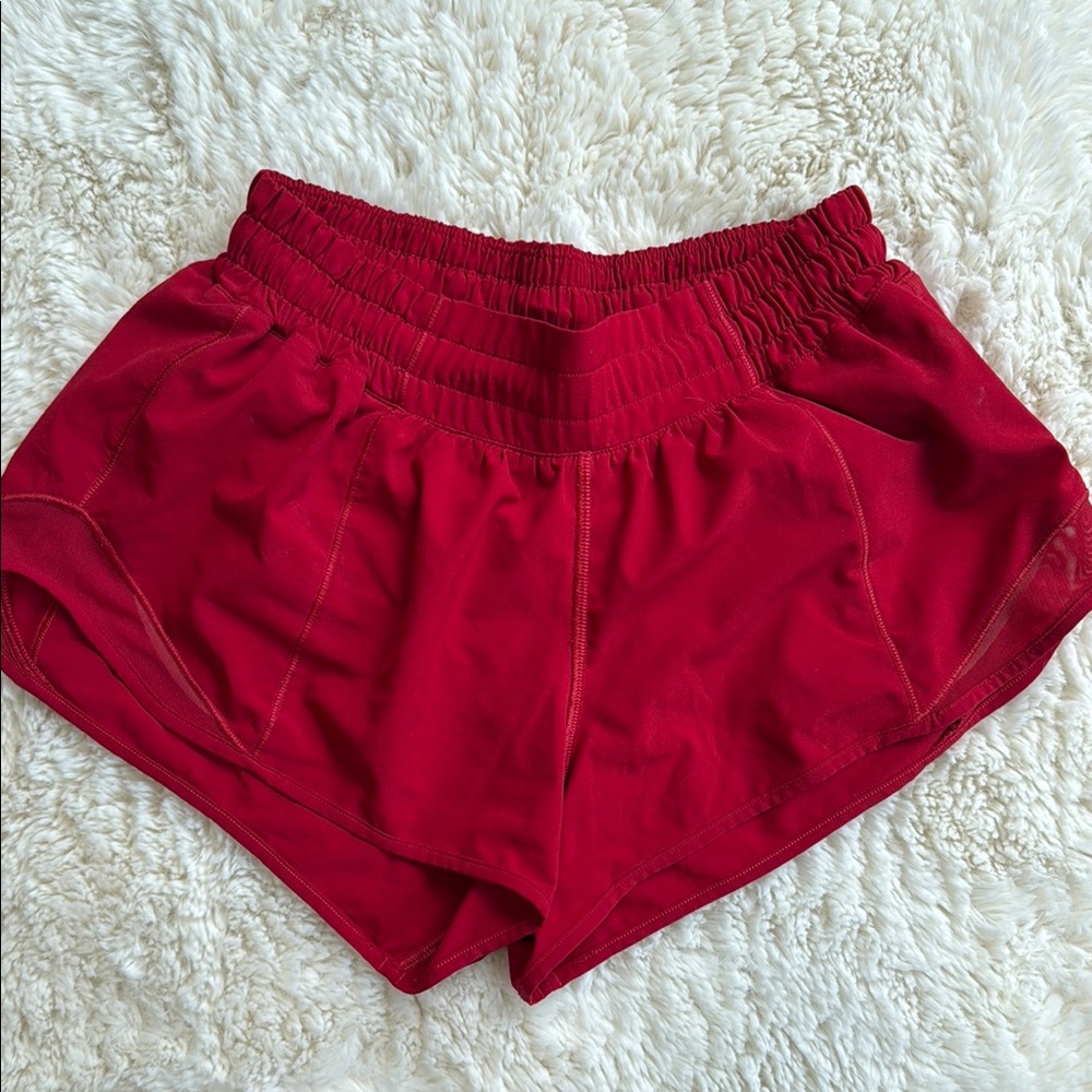 Lululemon Hotty Hot Shorts Size 4 inseam 2.5